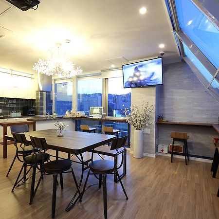 First Guesthouse Пусан Экстерьер фото