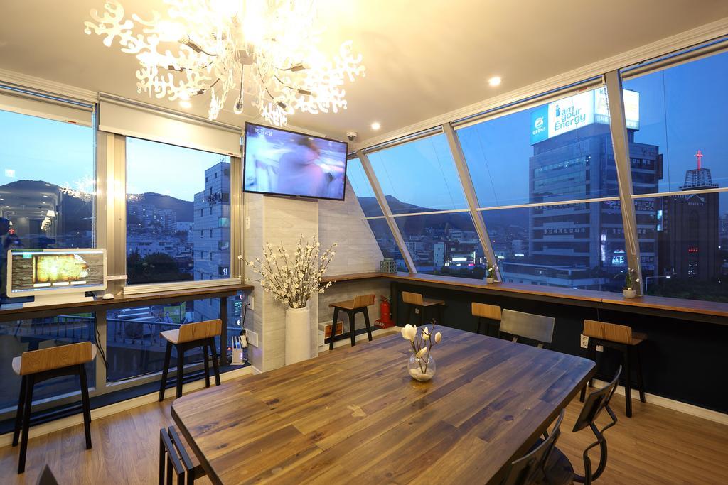 First Guesthouse Пусан Экстерьер фото