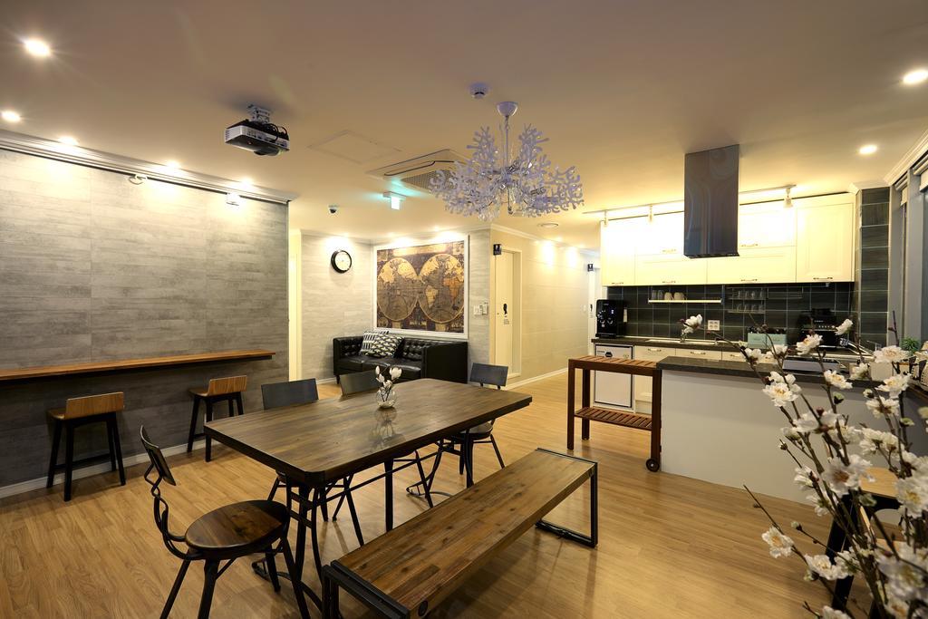 First Guesthouse Пусан Экстерьер фото