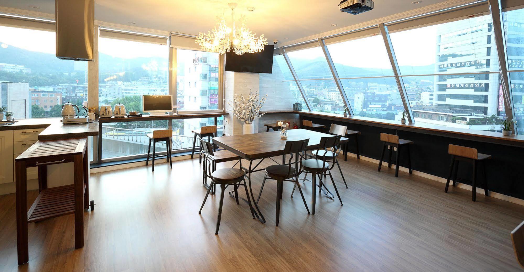 First Guesthouse Пусан Экстерьер фото