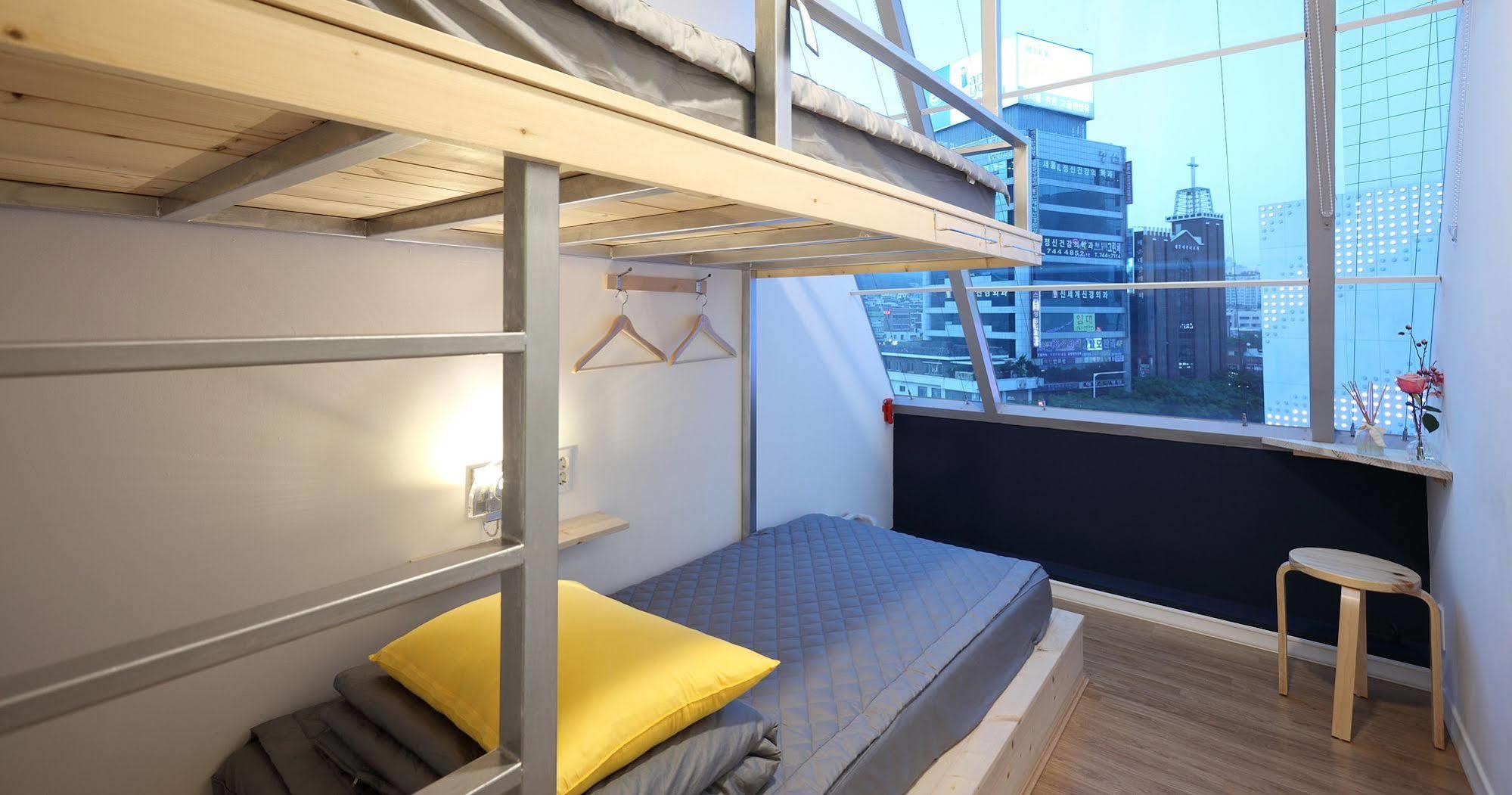 First Guesthouse Пусан Экстерьер фото